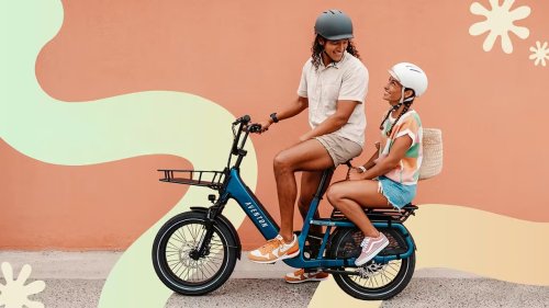 More fun with a friend: Important tips for e-bike riding with two passengers