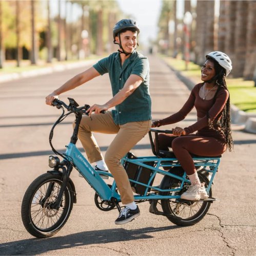 More fun with a friend: Important tips for e-bike riding with two passengers