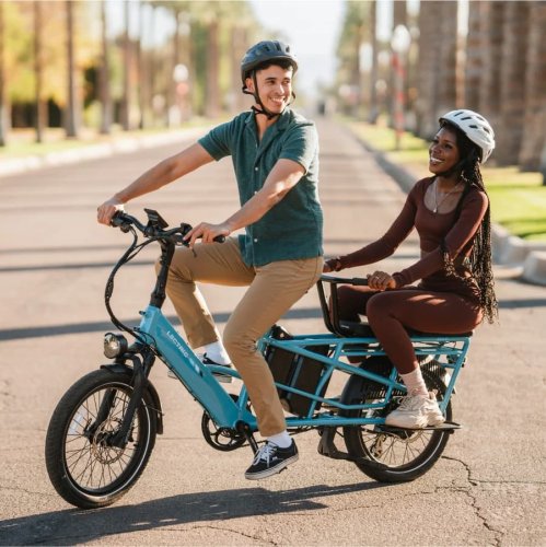 More fun with a friend: Important tips for e-bike riding with two passengers