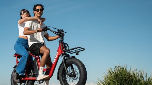 More fun with a friend: Important tips for e-bike riding with two passengers