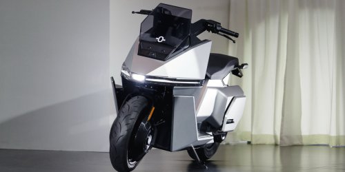 The world’s first self-balancing electric motorcycle is now entering production | Electrek