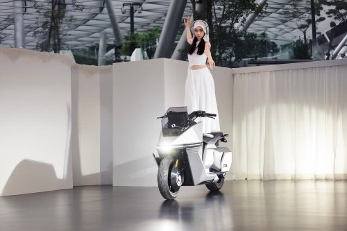 The world’s first self-balancing electric motorcycle is now entering production | Electrek