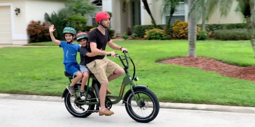 More fun with a friend: Important tips for e-bike riding with two passengers