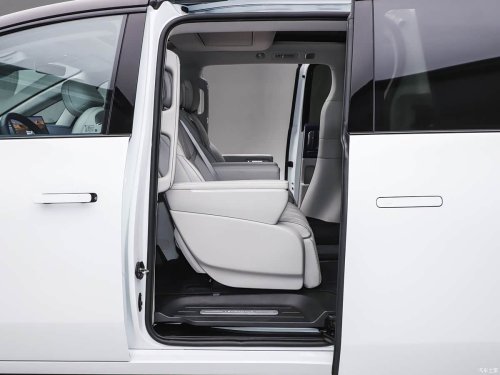 Leapmotor, Leapmotor’s first MPV D99 interior debuts at 2026 Greater Bay Area International Auto Show
