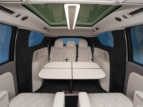 Li Auto launches second-gen Mega in China at 75,000 USD