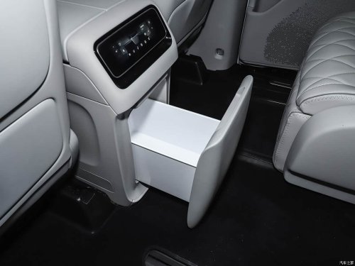 Leapmotor’s first MPV D99 interior debuts at 2026 Greater Bay Area International Auto Show