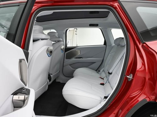 BMW opens pre-sales for China-exclusive long-wheelbase iX3 starting at 39,700 USD