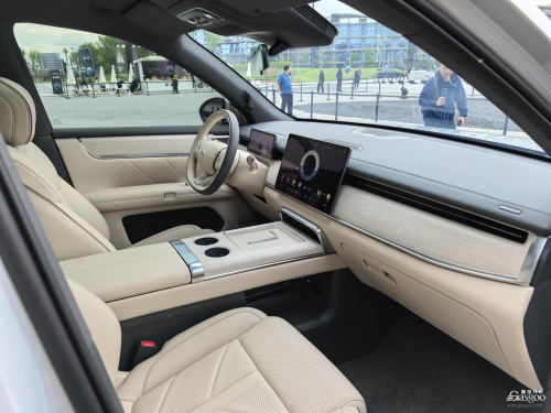 SUV | SGMW launches blind pre-orders of Huajing S, a flagship SUV powered by Huawei's tech