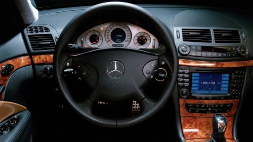 2006 Dodge Magnum SRT8 vs Mercedes E55 AMG: Surprising Performance Test Results