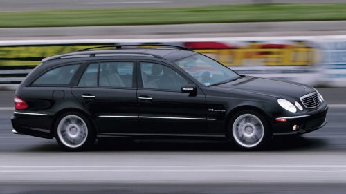 Dodge, Dodge Magnum, Mercedes, 2006 Dodge Magnum SRT8 vs Mercedes E55 AMG: Surprising Performance Test Results