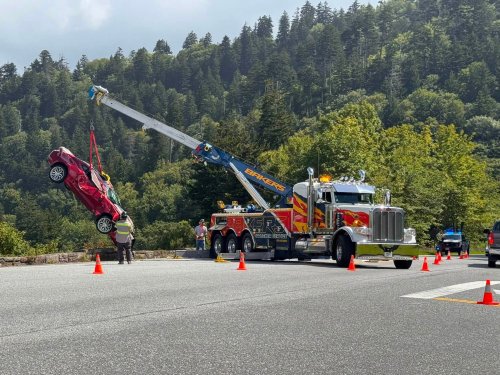 Chevrolet Camaro Crashes Off 200-Foot Cliff in Smoky Mountain National Park