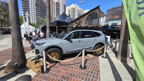 Acura, Acura Recreated an Awesome '80s Dealership for Its 40th Birthday