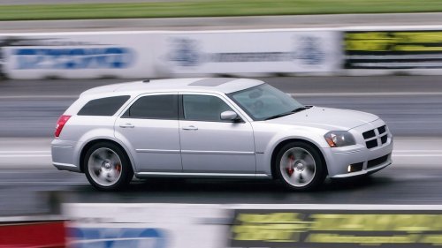 2006 Dodge Magnum SRT8 vs Mercedes E55 AMG: Surprising Performance Test Results