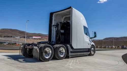 2027 Tesla Semi First Drive: We Get Seat Time in Tesla’s 500-Mile Electric Big Rig 