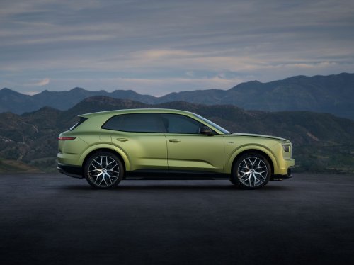 2028 Bentley Torcal Is a Boldly Styled EV SUV for Wealthy Folks