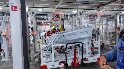 HMD Trucking Built a 700-Truck Diesel Fleet. Now It’s Buying 50 Tesla Semi Trucks.