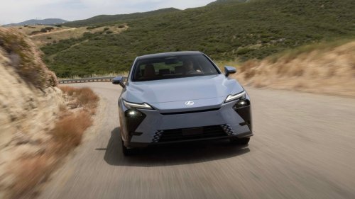 2026 Lexus ES350h First Drive: Better Tech, Better Ride, Same Relaxed Personality