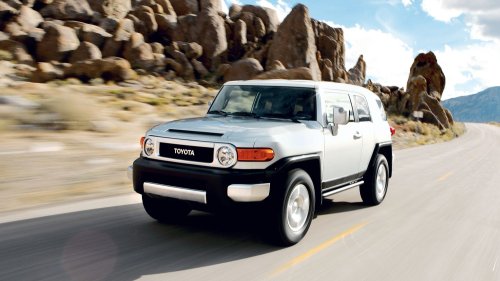 2006 Toyota FJ Cruiser First Test Review: Retro Looks, Real Off-Road Capability