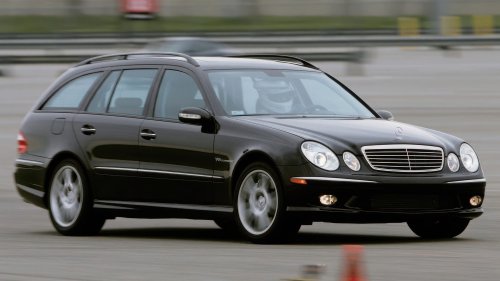 2006 Dodge Magnum SRT8 vs Mercedes E55 AMG: Surprising Performance Test Results