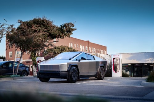 Tesla Drivers Can Now Break Away from Superchargers in Emergencies