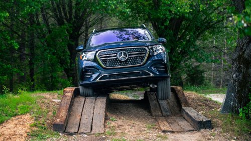 2027 Mercedes-Benz GLS Off-Road Impressions: Hittin’ the Dirt