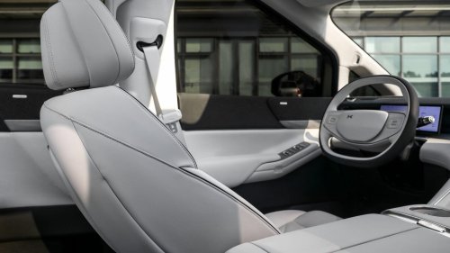 XPeng X9 First Drive: Can It Beat the Mercedes-Benz VLE?