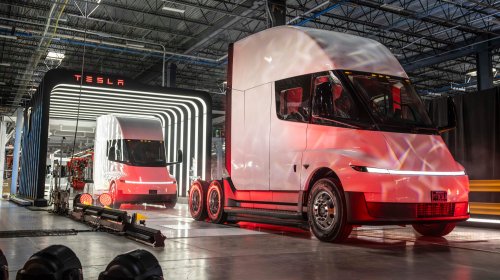 2027 Tesla Semi First Drive: We Get Seat Time in Tesla’s 500-Mile Electric Big Rig 