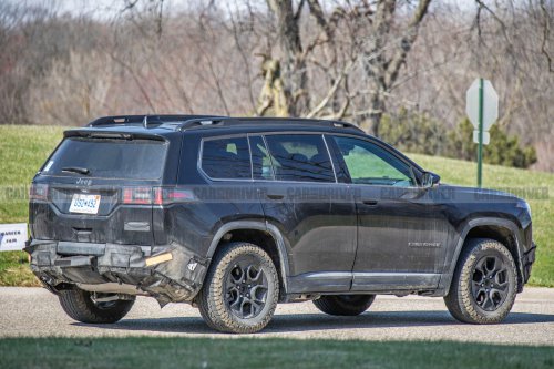 New Jeep Cherokee Trailhawk Spied Testing with All-Terrain Tires