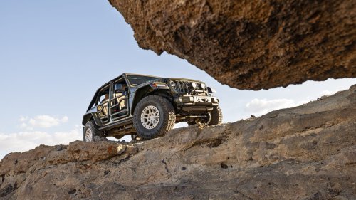 2026 Jeep Wrangler 392 Commando First Test: A Riotous, Supercharged Salute to the Troops