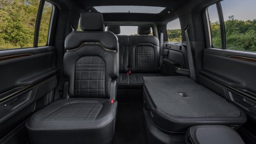 2027 Rivian R1S and R1T Get Simpler Trims and a Big Seating Upgrade