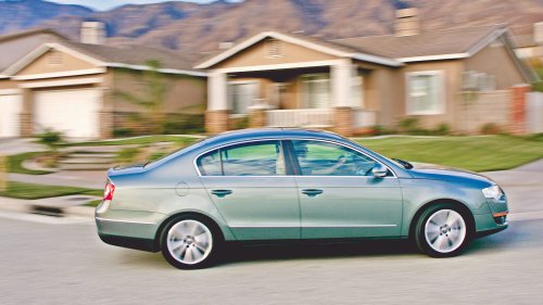 2006 Toyota Avalon vs. Hyundai Azera vs. Volkswagen Passat Comparison Test