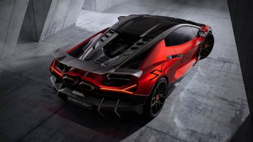 Lamborghini Turns the Revuelto Up to 11 with the New SV