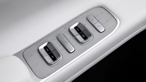 XPeng X9 First Drive: Can It Beat the Mercedes-Benz VLE?