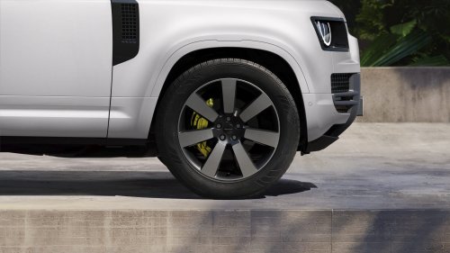 Land Rover, Rover, 2027 Land Rover Defender Ditches the Four-Cylinder Base Engine