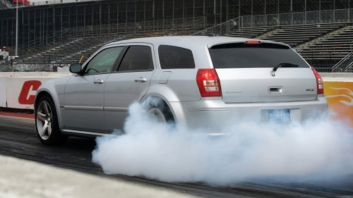2006 Dodge Magnum SRT8 vs Mercedes E55 AMG: Surprising Performance Test Results