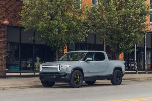 Rivian Axed Its Least Expensive R1s, the Dual Motor Standard Pack