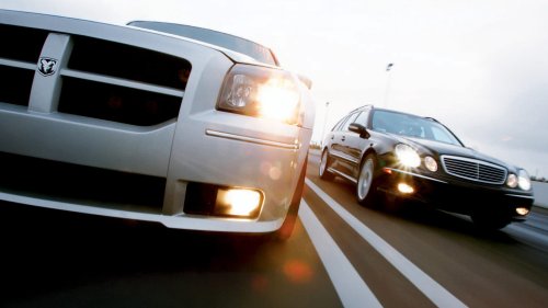 2006 Dodge Magnum SRT8 vs Mercedes E55 AMG: Surprising Performance Test Results