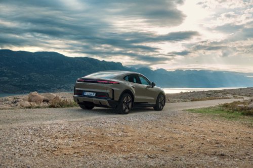 Porsche Cayenne Coupe Electric Looks Sleeker, Makes Up to 1139 HP
