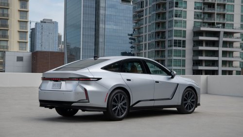2026 Lexus ES350h First Drive: Better Tech, Better Ride, Same Relaxed Personality