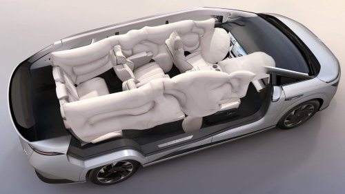 XPeng X9 First Drive: Can It Beat the Mercedes-Benz VLE?