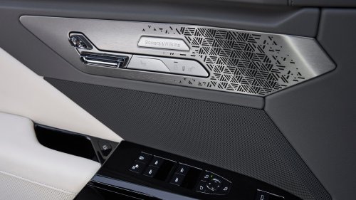 This Is the 2027 BMW 7 Series: Even More Screens, New Tech, and the Same Presence