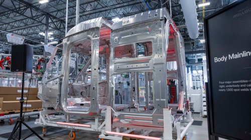 2027 Tesla Semi First Drive: We Get Seat Time in Tesla’s 500-Mile Electric Big Rig 