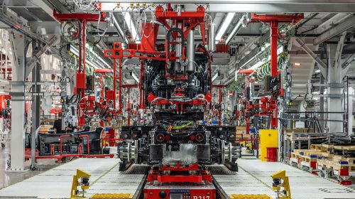 HMD Trucking Built a 700-Truck Diesel Fleet. Now It’s Buying 50 Tesla Semi Trucks.