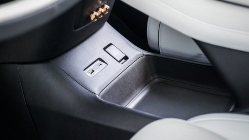 XPeng X9 First Drive: Can It Beat the Mercedes-Benz VLE?