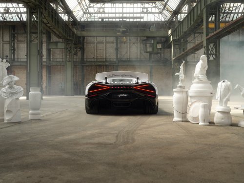 Bugatti, Bugatti W16 Mistral ‘Blanc Éternel’ Is a Salute to Porcelain