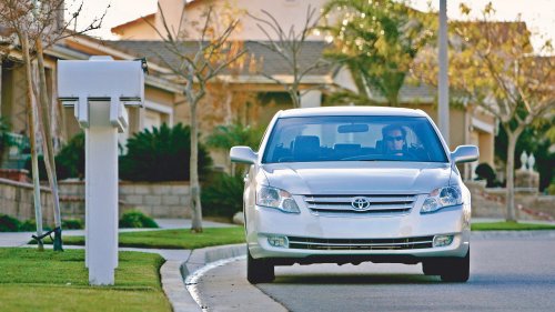 2006 Toyota Avalon vs. Hyundai Azera vs. Volkswagen Passat Comparison Test