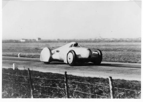 Audi Recreates Bonkers 1935 V-16-Powered Speed-Record Machine