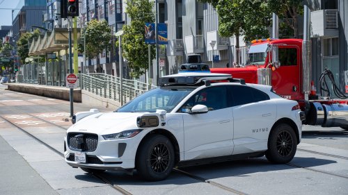 Dreame Nebula Next 01 Debut: Experts Predict AI Future of Cars, Robots, and Society