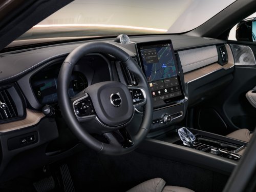 2028 Volvo XC60 T8 Plug-In Hybrid Gains Monster Electric Range for a PHEV