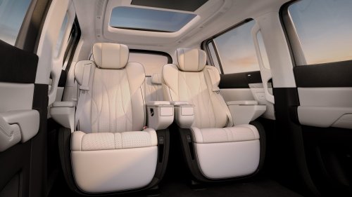 XPeng X9 First Drive: Can It Beat the Mercedes-Benz VLE?